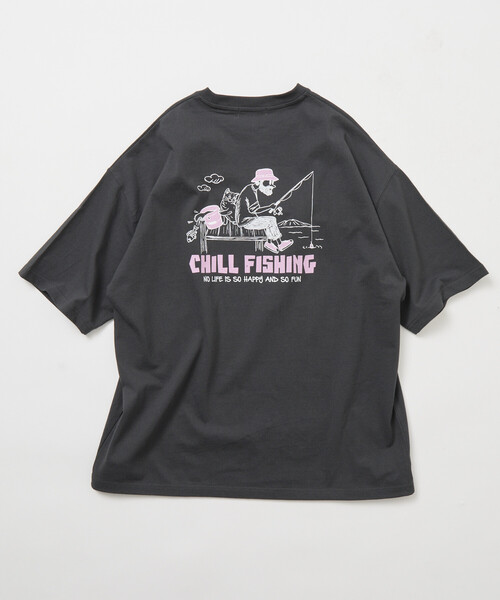 FREAK'S STORE（フリークスストア）の「限定展開 リラックスフィット バックプリント クルーネック Tシャツ CHILL FISHING MAN（Tシャツ/カットソー・メンズ・チャコールグレー/ベージュ/ネイビー/ホワイト・SMALL/MEDIUM/LARGE）」の19枚目の写真