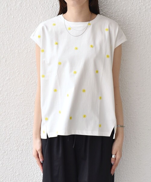 SHIPS Colors（シップス カラーズ）の「SHIPS Colors:〈洗濯機可能〉フラワーエンブロイダリー カットソー2◇（Tシャツ/カットソー・レディース・ブラック/レッド/イエロー・ONE SIZE）」の14枚目の写真