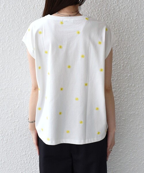SHIPS Colors（シップス カラーズ）の「SHIPS Colors:〈洗濯機可能〉フラワーエンブロイダリー カットソー2◇（Tシャツ/カットソー・レディース・ブラック/レッド/イエロー・ONE SIZE）」の16枚目の写真