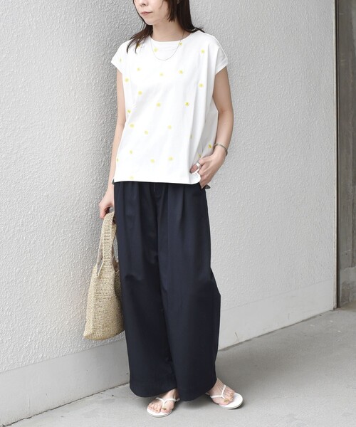 SHIPS Colors（シップス カラーズ）の「SHIPS Colors:〈洗濯機可能〉フラワーエンブロイダリー カットソー2◇（Tシャツ/カットソー・レディース・ブラック/レッド/イエロー・ONE SIZE）」の20枚目の写真