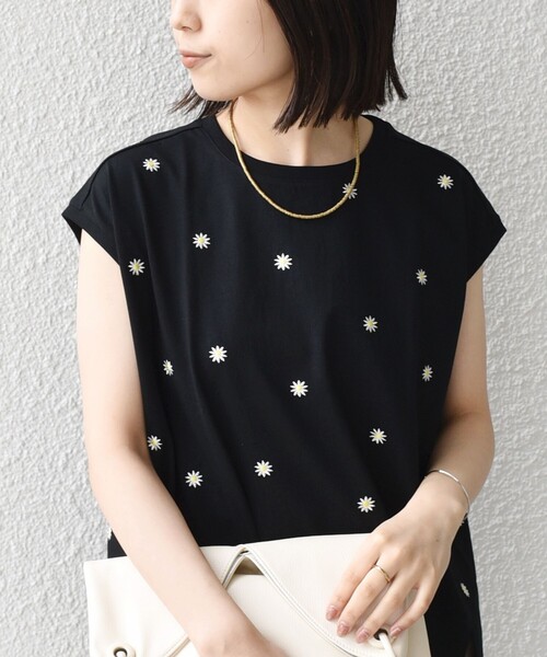 SHIPS Colors（シップス カラーズ）の「SHIPS Colors:〈洗濯機可能〉フラワーエンブロイダリー カットソー2◇（Tシャツ/カットソー・レディース・ブラック/レッド/イエロー・ONE SIZE）」の21枚目の写真