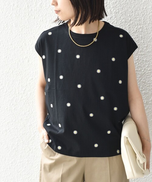 SHIPS Colors（シップス カラーズ）の「SHIPS Colors:〈洗濯機可能〉フラワーエンブロイダリー カットソー2◇（Tシャツ/カットソー・レディース・ブラック/レッド/イエロー・ONE SIZE）」の22枚目の写真