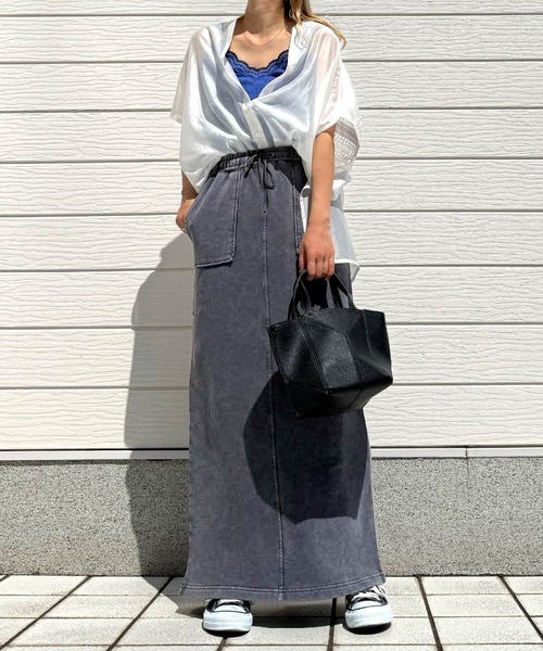 Q(キュー)の「ピグメントスウエットスカート(スカート・レディース・チャコールグレー/ブルー系・MEDIUM)」の14枚目の写真