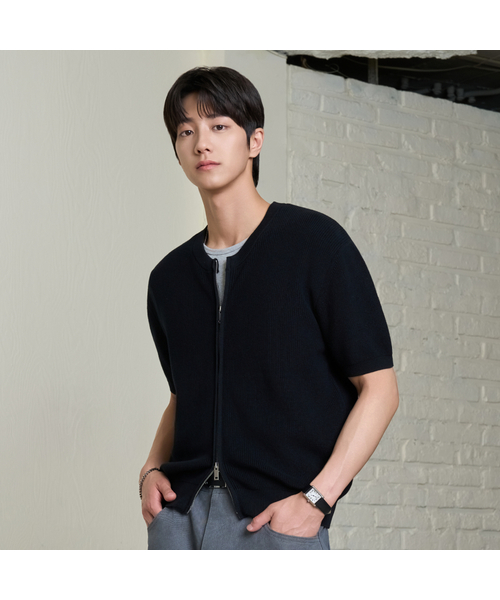 HYOJI(ヒョージ)の「26 SS ウォッシャブルコットンツーウェイラウンドニットジップアップカーディガン(5カラー)(カーディガン/ボレロ・メンズ・ブラック/ネイビー/クリーム/レッド/チャコール・M/L/XL)」の1枚目の写真