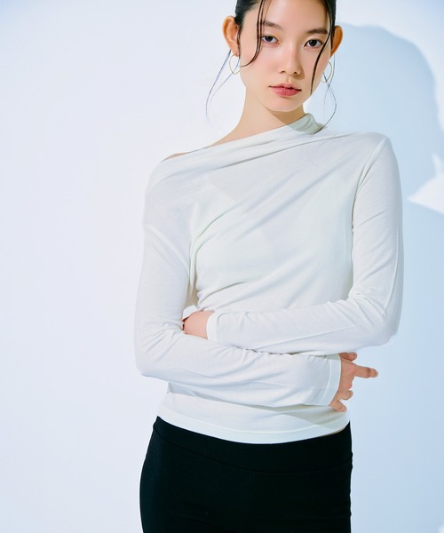 kiehtova(キエトヴァ)の「【kiehtova】VEIL DRAPE TOPS/ヴェール ドレープ トップス KTWR66(Tシャツ/カットソー・レディース・ホワイト/ブラック/カーキ・FREE)」の2枚目の写真