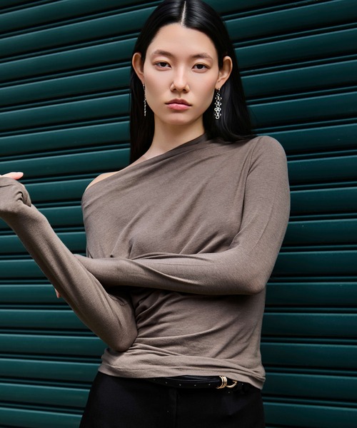kiehtova(キエトヴァ)の「【kiehtova】VEIL DRAPE TOPS/ヴェール ドレープ トップス KTWR66(Tシャツ/カットソー・レディース・ホワイト/ブラック/カーキ・FREE)」の1枚目の写真