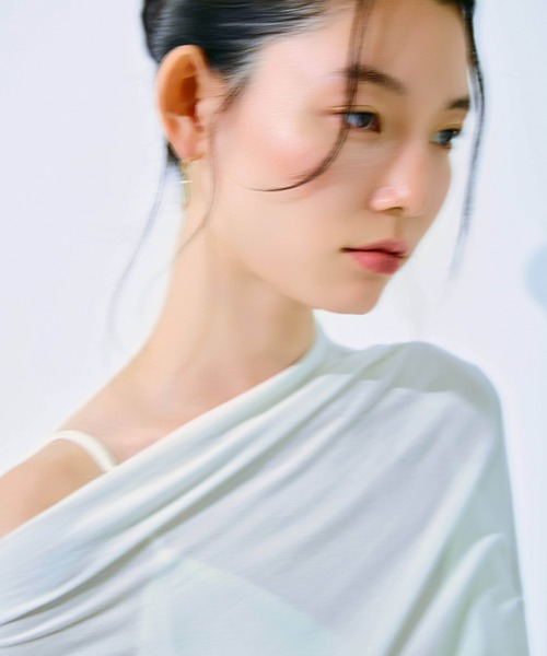 kiehtova(キエトヴァ)の「【kiehtova】VEIL DRAPE TOPS/ヴェール ドレープ トップス KTWR66(Tシャツ/カットソー・レディース・ホワイト/ブラック/カーキ・FREE)」の4枚目の写真