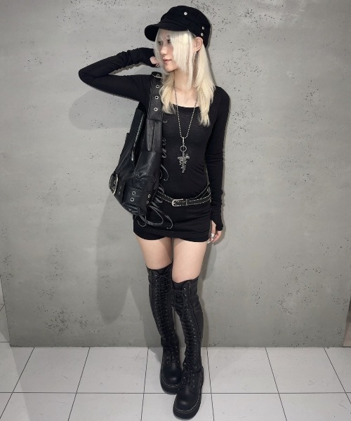 Never mind the XU（ネバーマインドザエックスユー）の「【Never mind the XU】studs narrow belt / 【ネバーマインド ザ エックスユー】スタッズナローベルト（ベルト・レディース・ホワイト/ブラック/ピンク・ONE SIZE）」の4枚目の写真