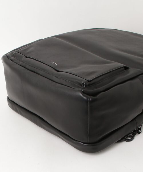 YArKA（ヤーカ）の「【YArKA/ヤーカ】real leather flap pocket round backpack [Alnitak11] / リアルレザー丸型フラップポケットバックパック(リュック)（バックパック/リュック・レディース・ブラック・FREE）」の3枚目の写真
