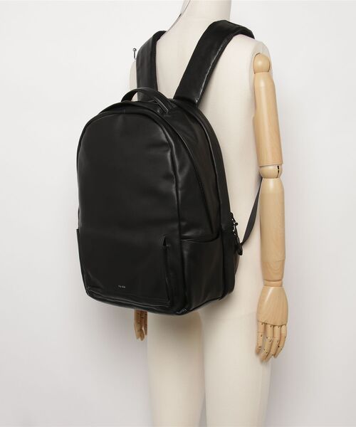 YArKA（ヤーカ）の「【YArKA/ヤーカ】real leather flap pocket round backpack [Alnitak11] / リアルレザー丸型フラップポケットバックパック(リュック)（バックパック/リュック・レディース・ブラック・FREE）」の5枚目の写真