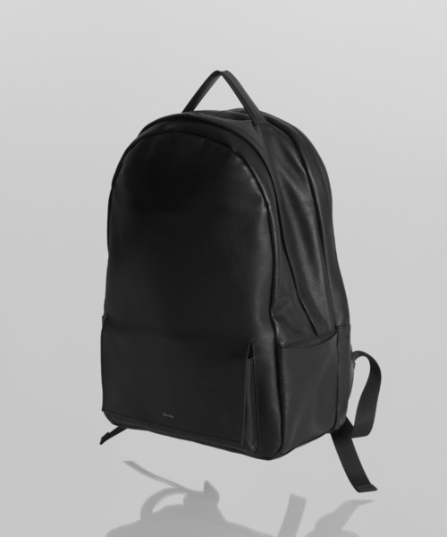 YArKA（ヤーカ）の「【YArKA/ヤーカ】real leather flap pocket round backpack [Alnitak11] / リアルレザー丸型フラップポケットバックパック(リュック)（バックパック/リュック・レディース・ブラック・FREE）」の8枚目の写真