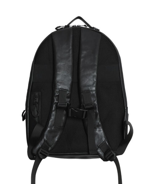 YArKA（ヤーカ）の「【YArKA/ヤーカ】real leather flap pocket round backpack [Alnitak11] / リアルレザー丸型フラップポケットバックパック(リュック)（バックパック/リュック・レディース・ブラック・FREE）」の11枚目の写真