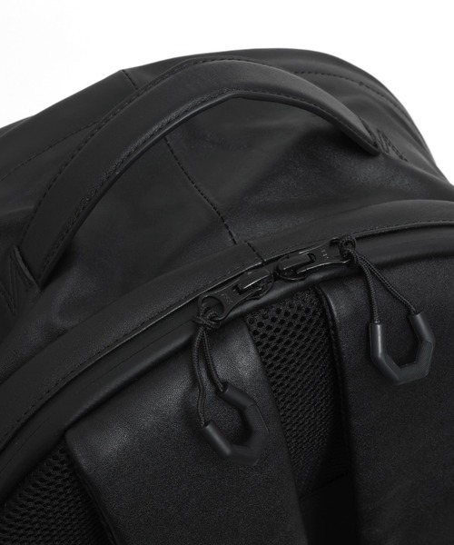 YArKA（ヤーカ）の「【YArKA/ヤーカ】real leather flap pocket round backpack [Alnitak11] / リアルレザー丸型フラップポケットバックパック(リュック)（バックパック/リュック・レディース・ブラック・FREE）」の13枚目の写真