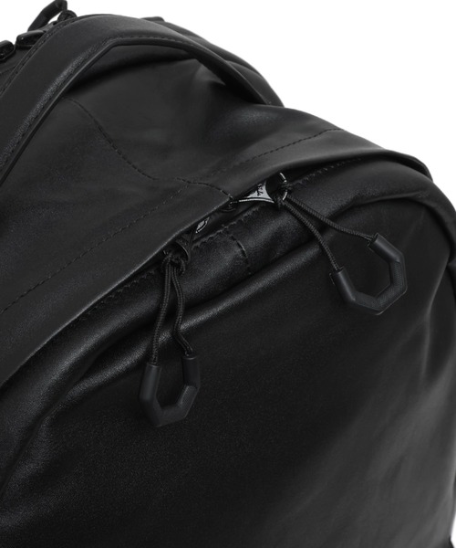 YArKA（ヤーカ）の「【YArKA/ヤーカ】real leather flap pocket round backpack [Alnitak11] / リアルレザー丸型フラップポケットバックパック(リュック)（バックパック/リュック・レディース・ブラック・FREE）」の14枚目の写真