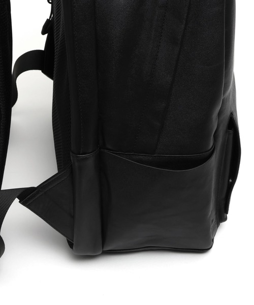 YArKA（ヤーカ）の「【YArKA/ヤーカ】real leather flap pocket round backpack [Alnitak11] / リアルレザー丸型フラップポケットバックパック(リュック)（バックパック/リュック・レディース・ブラック・FREE）」の15枚目の写真