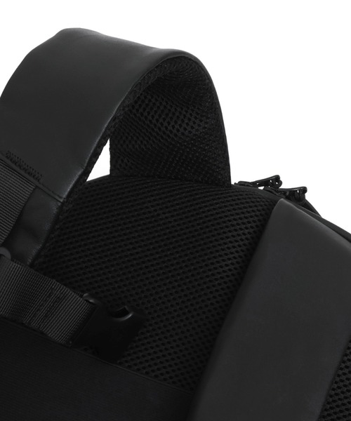 YArKA（ヤーカ）の「【YArKA/ヤーカ】real leather flap pocket round backpack [Alnitak11] / リアルレザー丸型フラップポケットバックパック(リュック)（バックパック/リュック・レディース・ブラック・FREE）」の20枚目の写真