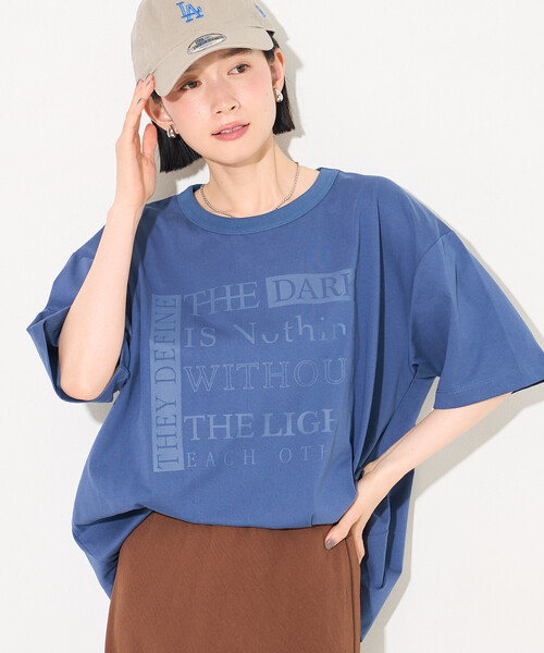 FREAK'S STORE（フリークスストア）の「ワントーン ロゴTシャツ/オーバーサイズTシャツ（Tシャツ/カットソー・レディース・チャコール/ブルー/ブラウン・ﾌﾘ-）」の4枚目の写真