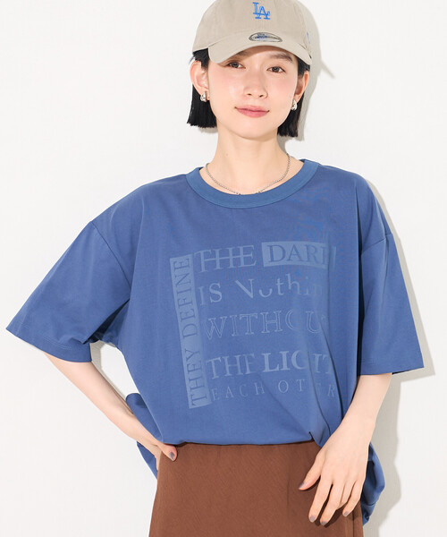 FREAK'S STORE（フリークスストア）の「ワントーン ロゴTシャツ/オーバーサイズTシャツ（Tシャツ/カットソー・レディース・チャコール/ブルー/ブラウン・ﾌﾘ-）」の5枚目の写真
