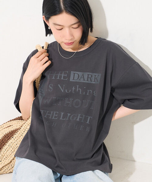 FREAK'S STORE（フリークスストア）の「ワントーン ロゴTシャツ/オーバーサイズTシャツ（Tシャツ/カットソー・レディース・チャコール/ブルー/ブラウン・ﾌﾘ-）」の15枚目の写真