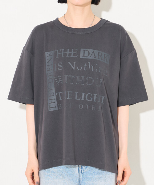 FREAK'S STORE（フリークスストア）の「ワントーン ロゴTシャツ/オーバーサイズTシャツ（Tシャツ/カットソー・レディース・チャコール/ブルー/ブラウン・ﾌﾘ-）」の19枚目の写真