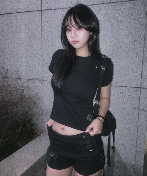 S'EST(エスイーエスティー)の「Crop Eyelet Cut-out T-shirts Black(Tシャツ/カットソー・レディース・ブラック・SMALL)」の3枚目の写真