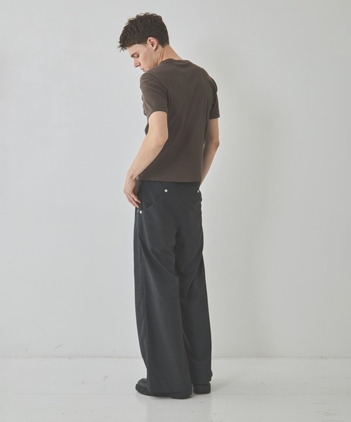CONZ(コンズ)の「double pleated wide leg trousers/シーズンレス/ワイドスラックス/CONZ/夏服(スラックス・メンズ・ストライプ/グレー/ブラック・2/1/3)」の3枚目の写真