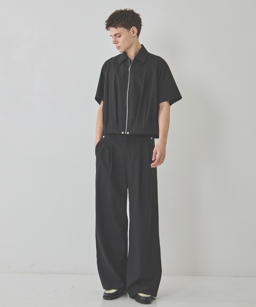 CONZ(コンズ)の「double pleated wide leg trousers/シーズンレス/ワイドスラックス/CONZ/夏服(スラックス・メンズ・ストライプ/グレー/ブラック・2/1/3)」の2枚目の写真