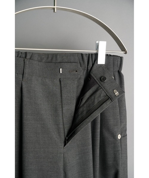 CONZ(コンズ)の「double pleated wide leg trousers/シーズンレス/ワイドスラックス/CONZ/夏服(スラックス・メンズ・ストライプ/グレー/ブラック・2/1/3)」の14枚目の写真