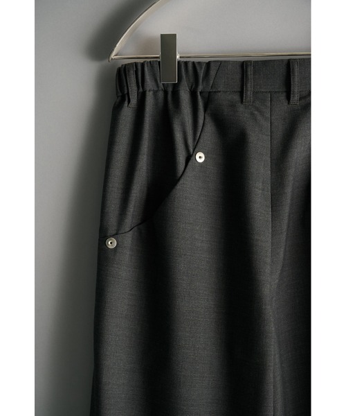 CONZ(コンズ)の「double pleated wide leg trousers/シーズンレス/ワイドスラックス/CONZ/夏服(スラックス・メンズ・ストライプ/グレー/ブラック・2/1/3)」の17枚目の写真