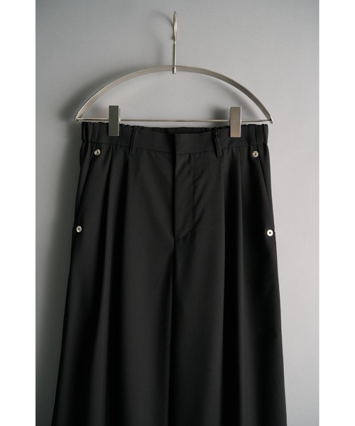 CONZ(コンズ)の「double pleated wide leg trousers/シーズンレス/ワイドスラックス/CONZ/夏服(スラックス・メンズ・ストライプ/グレー/ブラック・2/1/3)」の20枚目の写真