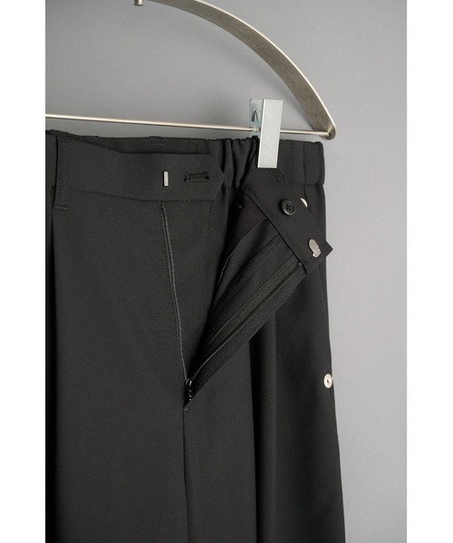 CONZ(コンズ)の「double pleated wide leg trousers/シーズンレス/ワイドスラックス/CONZ/夏服(スラックス・メンズ・ストライプ/グレー/ブラック・2/1/3)」の22枚目の写真