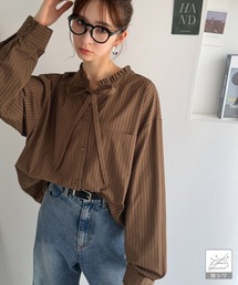 【防シワ機能付き】華やかフリルで印象チェンジ。前後2WAYで楽しむ、襟フリルリボンシャツ(長袖)