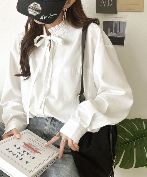 classicalelf(クラシカルエルフ)の「【防シワ機能付き】華やかフリルで印象チェンジ。前後2WAYで楽しむ、襟フリルリボンシャツ(長袖)(シャツ/ブラウス・レディース・オフホワイト/ブラウン系1/イエロー系1/チャコール・LARGE/MEDIUM/SMALL/X-LARGE)」の5枚目の写真
