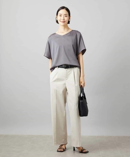 MICHEL KLEIN（ミッシェル・クラン）の「[セットアップ対応]Vネックサテンオーバーブラウス（シャツ/ブラウス・レディース・ネイビー/モカ・38）」の14枚目の写真