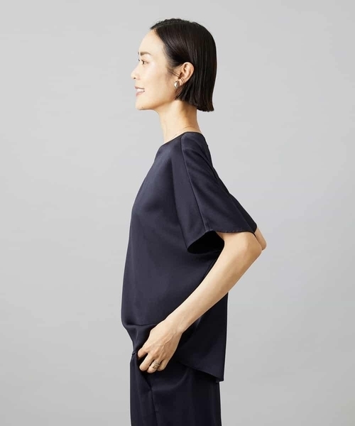 MICHEL KLEIN（ミッシェル・クラン）の「[セットアップ対応]Vネックサテンオーバーブラウス（シャツ/ブラウス・レディース・ネイビー/モカ・38）」の18枚目の写真