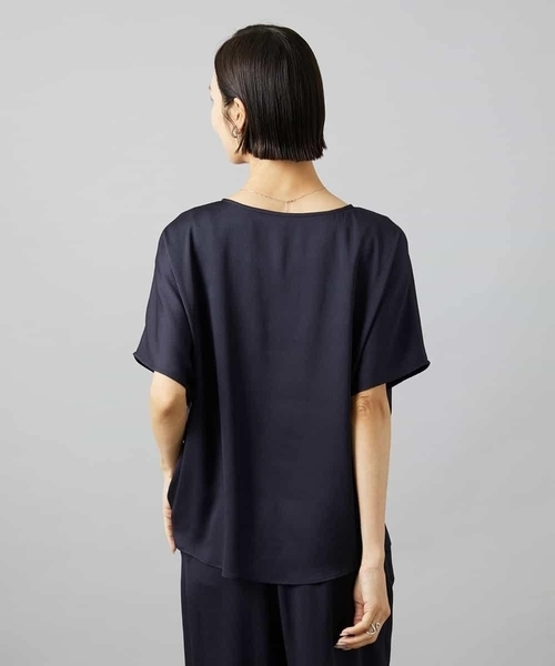 MICHEL KLEIN（ミッシェル・クラン）の「[セットアップ対応]Vネックサテンオーバーブラウス（シャツ/ブラウス・レディース・ネイビー/モカ・38）」の19枚目の写真