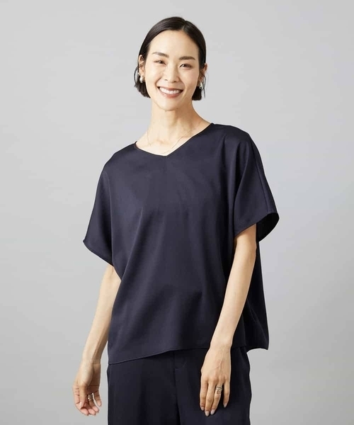 MICHEL KLEIN（ミッシェル・クラン）の「[セットアップ対応]Vネックサテンオーバーブラウス（シャツ/ブラウス・レディース・ネイビー/モカ・38）」の3枚目の写真