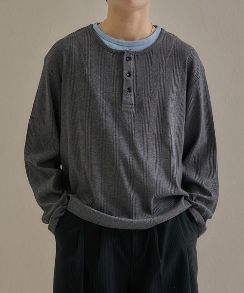 epnok（エプノック）の「テクスチャードレイヤードヘンリーネックTee（Tシャツ/カットソー・メンズ・ネイビー/グレー/ブラック・SMALL/LARGE/MEDIUM）」の3枚目の写真
