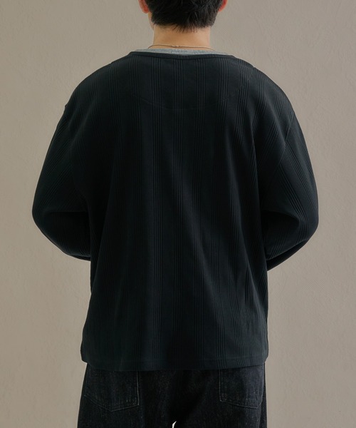 epnok（エプノック）の「テクスチャードレイヤードヘンリーネックTee（Tシャツ/カットソー・メンズ・ネイビー/グレー/ブラック・SMALL/LARGE/MEDIUM）」の5枚目の写真