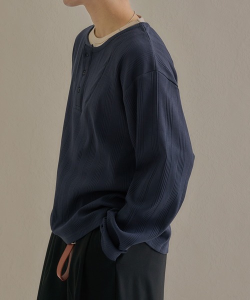 epnok（エプノック）の「テクスチャードレイヤードヘンリーネックTee（Tシャツ/カットソー・メンズ・ネイビー/グレー/ブラック・SMALL/LARGE/MEDIUM）」の20枚目の写真