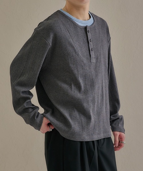 epnok（エプノック）の「テクスチャードレイヤードヘンリーネックTee（Tシャツ/カットソー・メンズ・ネイビー/グレー/ブラック・SMALL/LARGE/MEDIUM）」の14枚目の写真