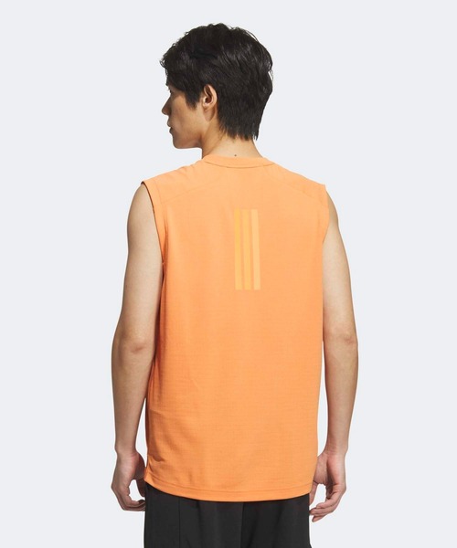 adidas（アディダス）の「テック エッセンシャルズ クール タッチ レギュラーフィット ステルス スリーバー ノースリーブ Tシャツ / アディダス adidas（タンクトップ・メンズ・オレンジ・XX-LARGE/3XL/LARGE/MEDIUM/SMALL/X-LARGE）」の2枚目の写真