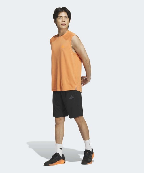 adidas（アディダス）の「テック エッセンシャルズ クール タッチ レギュラーフィット ステルス スリーバー ノースリーブ Tシャツ / アディダス adidas（タンクトップ・メンズ・オレンジ・XX-LARGE/3XL/LARGE/MEDIUM/SMALL/X-LARGE）」の5枚目の写真