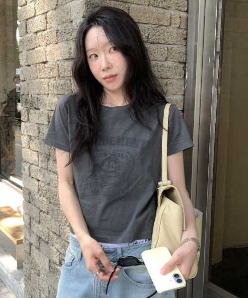 TTUDEMENT(トュードメント)の「BUNNY IN A CUP T-SHIRT_CHARCOAL(Tシャツ/カットソー・レディース・その他・SMALL/MEDIUM)」の1枚目の写真