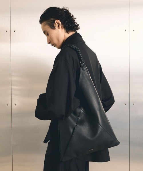 HARE(ハレ)の「AMIサンカクトートBAG(HARE)(トートバッグ・メンズ・ブラック・FREE)」の4枚目の写真