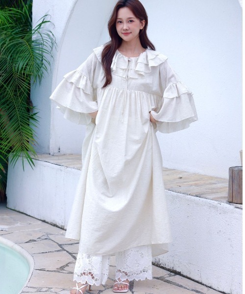 BIRTHDAY BASH(バースデイバッシュ)の「FRILL KAFTAN DRESS(フリルカフタンドレス)(ワンピース・レディース・ブラック/アイボリー・FREE)」の2枚目の写真