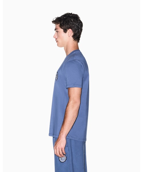 ARMANI EXCHANGE(アルマーニエクスチェンジ)の「【A|X アルマーニ エクスチェンジ】CO エンブレムロゴ レギュラーフィット 半袖クルーネックTシャツ/REGULAR(EC限定カラー含)(Tシャツ/カットソー・メンズ・チャコールグレー/インディゴブルー・X-LARGE/LARGE/SMALL/MEDIUM/XX-LARGE/X-SMALL)」の3枚目の写真