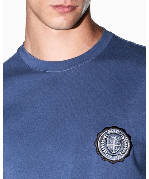ARMANI EXCHANGE(アルマーニエクスチェンジ)の「【A|X アルマーニ エクスチェンジ】CO エンブレムロゴ レギュラーフィット 半袖クルーネックTシャツ/REGULAR(EC限定カラー含)(Tシャツ/カットソー・メンズ・チャコールグレー/インディゴブルー・X-LARGE/LARGE/SMALL/MEDIUM/XX-LARGE/X-SMALL)」の5枚目の写真