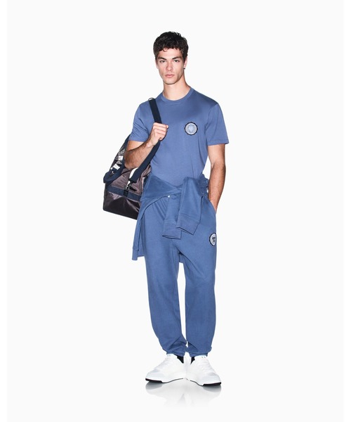 ARMANI EXCHANGE(アルマーニエクスチェンジ)の「【A|X アルマーニ エクスチェンジ】CO エンブレムロゴ レギュラーフィット 半袖クルーネックTシャツ/REGULAR(EC限定カラー含)(Tシャツ/カットソー・メンズ・チャコールグレー/インディゴブルー・X-LARGE/LARGE/SMALL/MEDIUM/XX-LARGE/X-SMALL)」の6枚目の写真