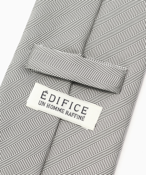 EDIFICE(エディフィス)の「AX-F ヘリンボーンシルバータイ(ネクタイ・メンズ・シルバー・FREE)」の3枚目の写真